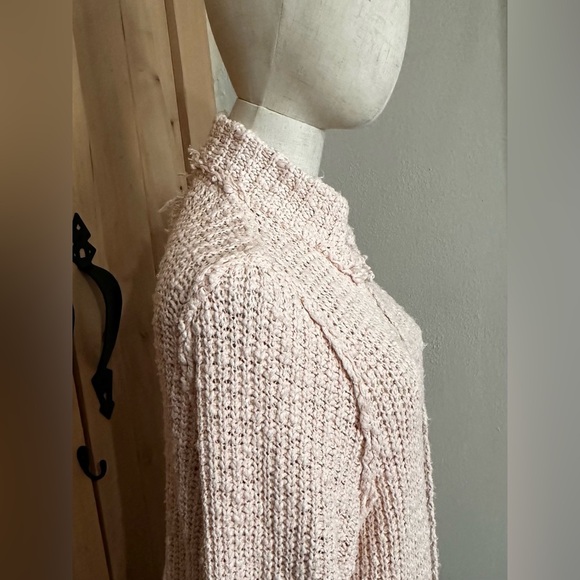 Free People Waterfront Cardigan
Sweater Pink Cream - Picture 4 of 7